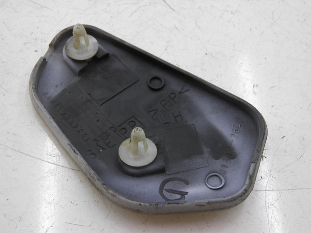 photo de TAMPA DE INSPEÇÃO ESQUERDA SUZUKI GSF N BANDIT 600 (1996 - 1999) - Detalhe da peça