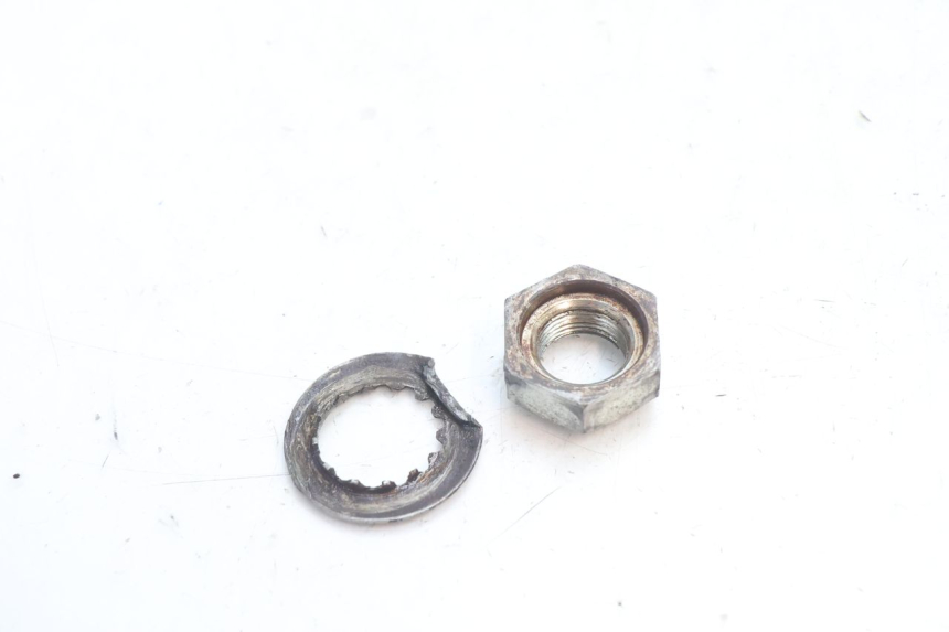 photo de PORCA DO PINHÃO DE SAÍDA DA CAIXA DE VELOCIDADES SUZUKI SV S 650 (1999 - 2002) - Zoom do estado de desgaste