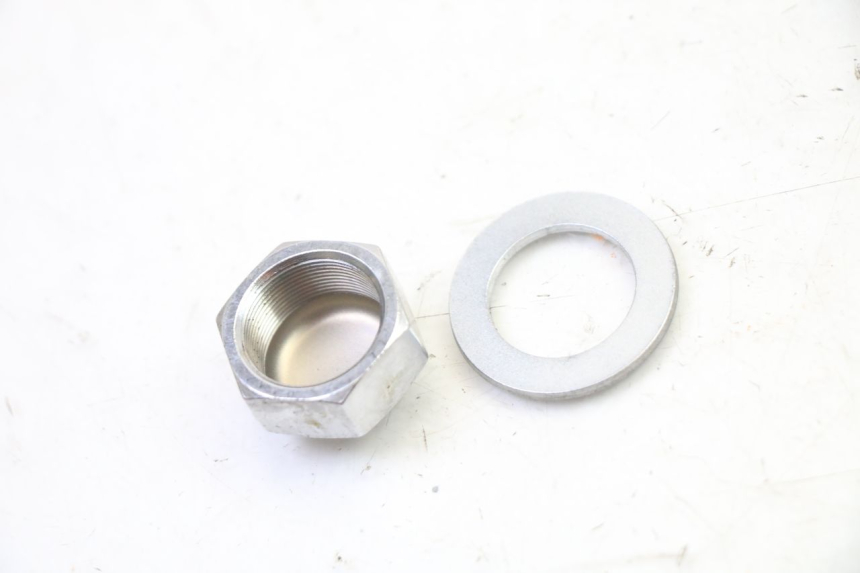 photo de PORCA DO TÊ DA FORQUILHA YAMAHA FZ6 FAZER S2 600 (2007 - 2011) - Zoom do estado de desgaste