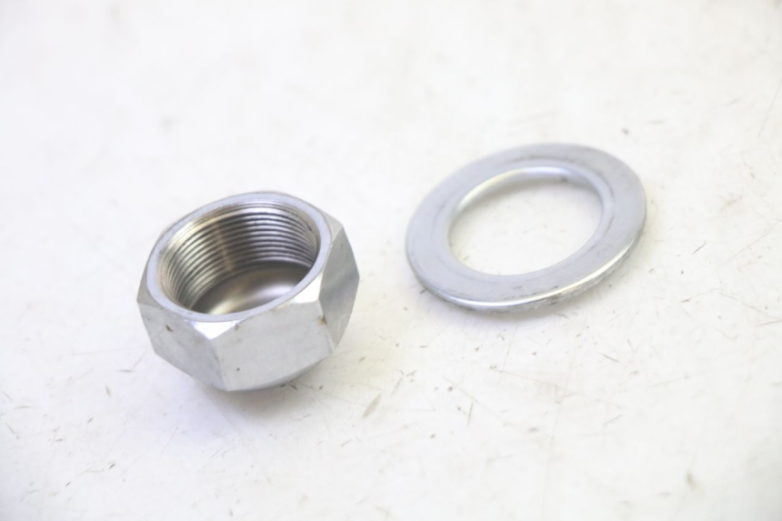 photo de PORCA DO TÊ DA FORQUILHA YAMAHA FZ6 N FAZER 600 (2004 - 2006) - Outro ângulo de visão