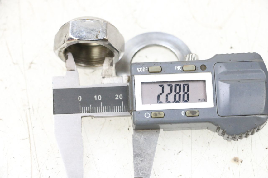 photo de PORCA DO TÊ DA FORQUILHA HONDA NSR R 125 (1994 - 2003) - Detalhe da peça