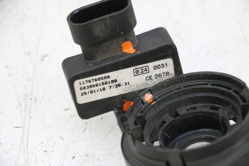 photo de ANTENA TRANSPONDEDOR PEUGEOT GEOPOLIS 400 (2007 - 2013) - Detalhe da peça