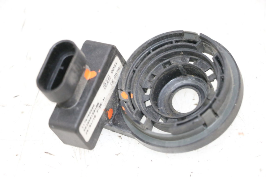 photo de ANTENA TRANSPONDEDOR PEUGEOT GEOPOLIS 400 (2007 - 2013) - Ampliação técnica