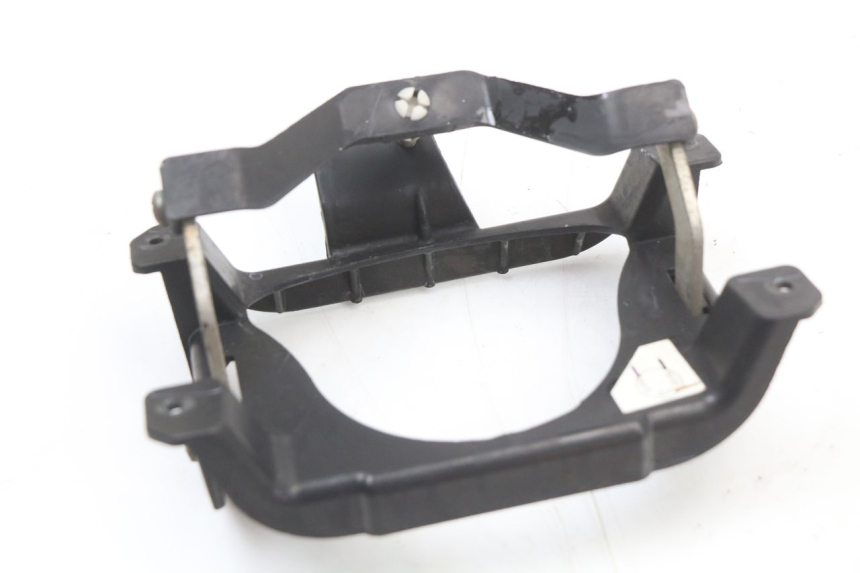 photo de SUPORTE DO PAINEL DE INSTRUMENTOS PIAGGIO VESPA S 2T 50 (2007 - 2014) - Detalhe da peça