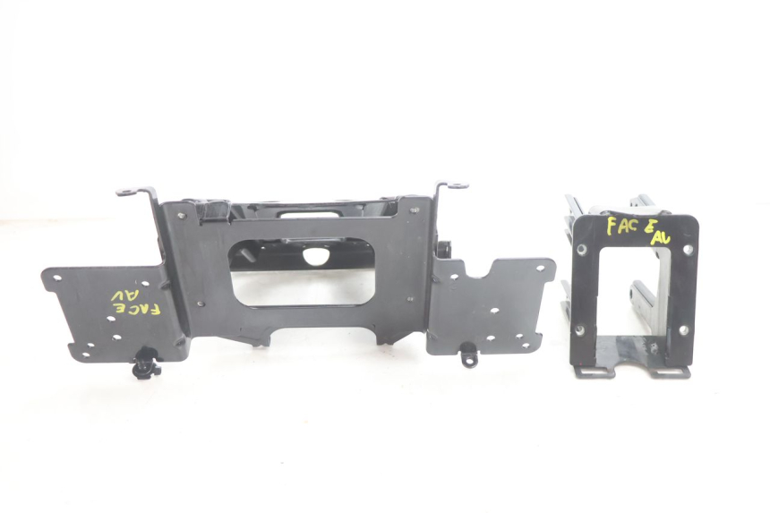 photo de SUPORTE DE CARENAGEM DIANTEIRA HARLEY DAVIDSON ROAD GLIDE FLTRXSE 1920 (2018 - 2022) - Pontos de fixação