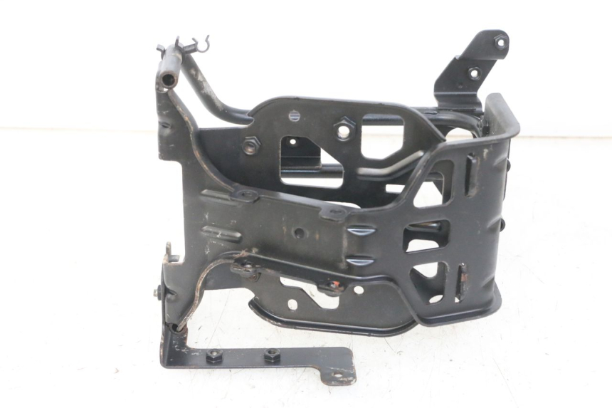 photo de ARANHA FRONTAL PEUGEOT SATELIS 125 (2013 - 2018) - Detalhe da peça