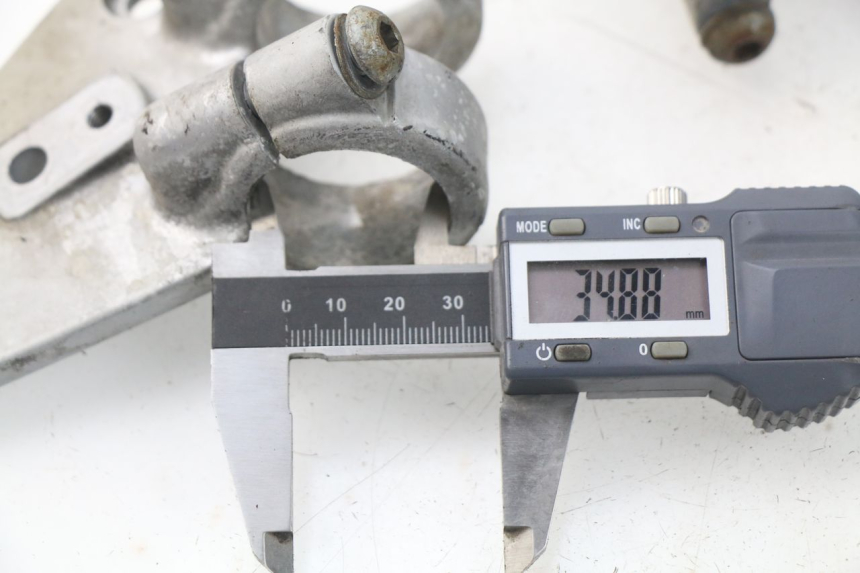 photo de ARAIA CABEÇA DE GARFO GILERA DNA 50 (2000 - 2007) - Detalhe da peça