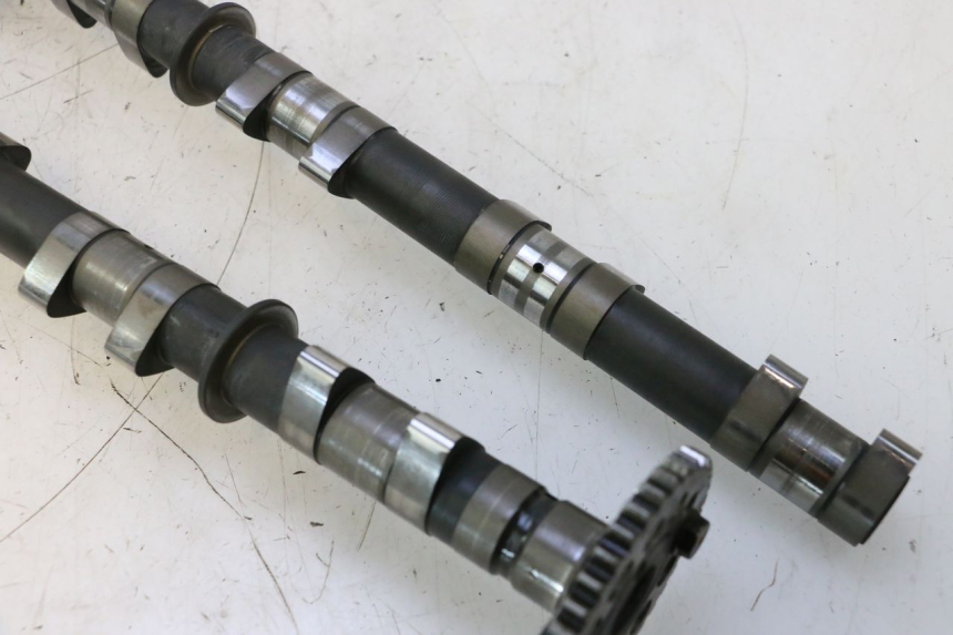 photo de Árvore de cames YAMAHA FJR 1300 (2001 - 2005) - Zoom do estado de desgaste