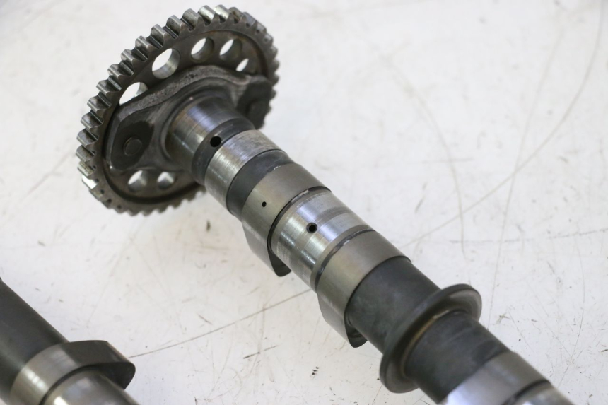 photo de Árvore de cames YAMAHA FJR 1300 (2001 - 2005) - Outro ângulo de visão