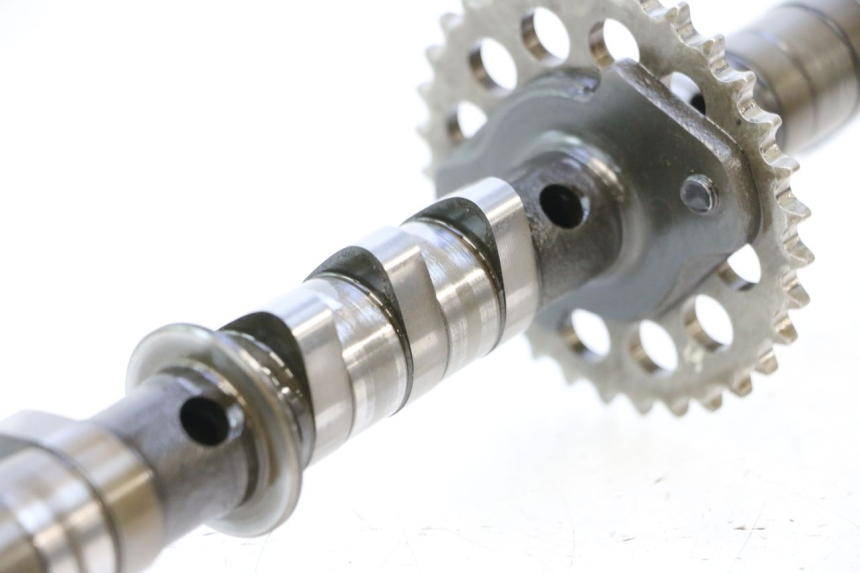 photo de Árvore de cames de admissão YAMAHA YZF R GENESIS 750 (1993 - 1998) - Vista de perto
