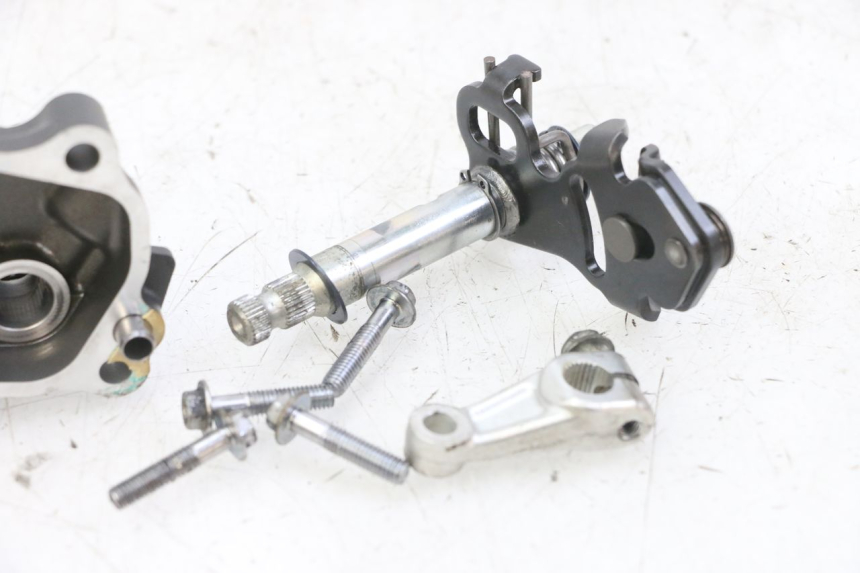 photo de EIXO SELETOR HONDA CB R 1000 (2018 - 2023) - Zoom do estado de desgaste