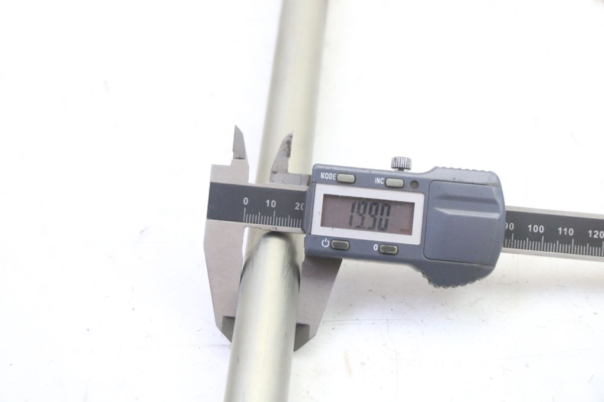 photo de EIXO DO BRAÇO OSCILANTE YAMAHA FZ6 FAZER S2 600 (2007 - 2011) - Ampliação técnica