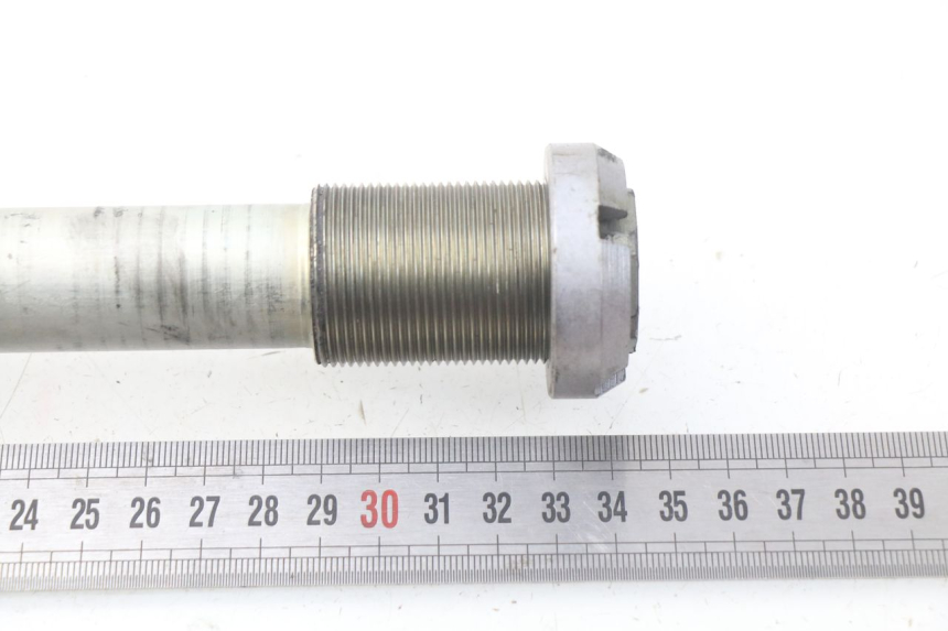 photo de EIXO DO BRAÇO OSCILANTE SUZUKI GSX-R GSXR 600 (2001 - 2003) - Detalhe da peça
