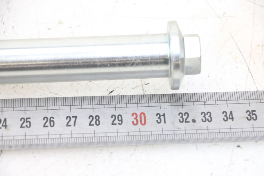 photo de EIXO DO BRAÇO OSCILANTE ROYAL ENFIELD SCRAM 411 (2022 - 2024) - Detalhe da peça