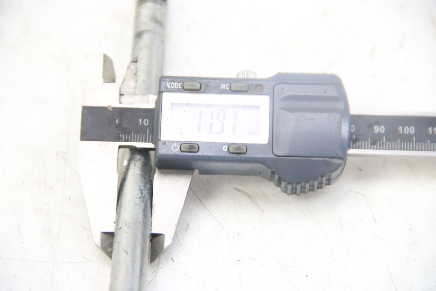 photo de EIXO DO BRAÇO OSCILANTE YAMAHA SR 125 (1982 - 2003) - Zoom do estado de desgaste