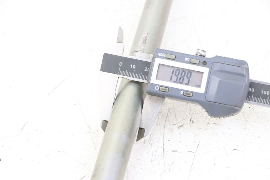photo de EIXO DO BRAÇO OSCILANTE SUZUKI GSX F GSXF 650 (2007 - 2015) - Detalhe da peça