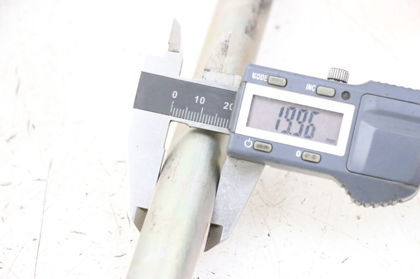 photo de EIXO DO BRAÇO OSCILANTE SUZUKI GSX F GSXF 650 (2007 - 2015) - Detalhe da peça