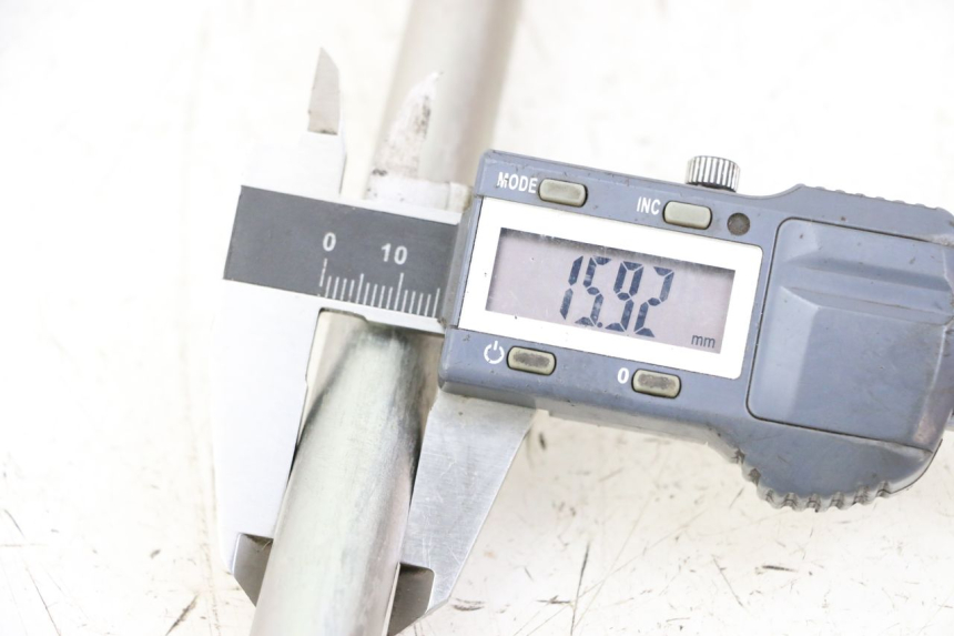 photo de EIXO DO BRAÇO OSCILANTE YAMAHA TRACER 7 700 (2020 - 2024) - Detalhe da peça