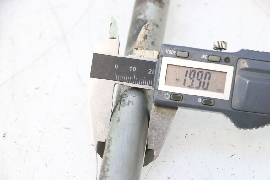 photo de EIXO DO BRAÇO OSCILANTE HONDA VFR FI RC46 800 (1998 - 2001) - Detalhe da peça