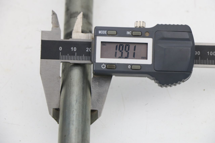 photo de EIXO DO BRAÇO OSCILANTE HONDA VTR F FIRESTORM 1000 (1997 - 2001) - Detalhe da peça