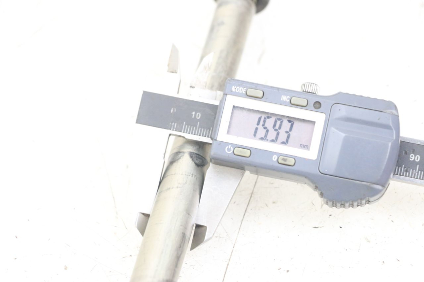 photo de EIXO DO BRAÇO OSCILANTE YAMAHA XT X 660 (2004 - 2016) - Detalhe da peça