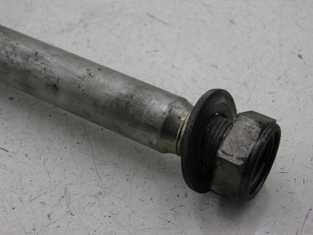 photo de EIXO DO BRAÇO OSCILANTE YAMAHA TDM 900 (2004 - 2006) - Detalhe da peça