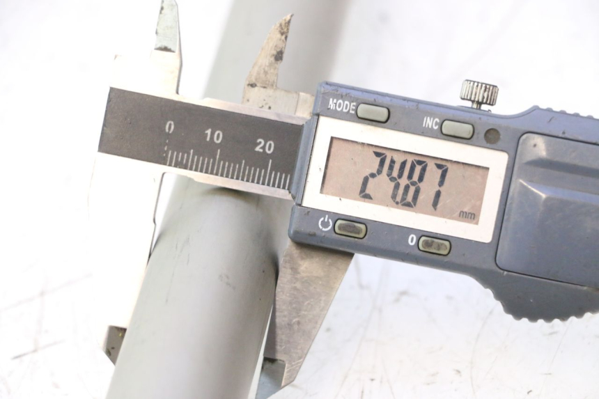 photo de EIXO DO BRAÇO OSCILANTE YAMAHA YZF R6 600 (2008 - 2009) - Ampliação técnica