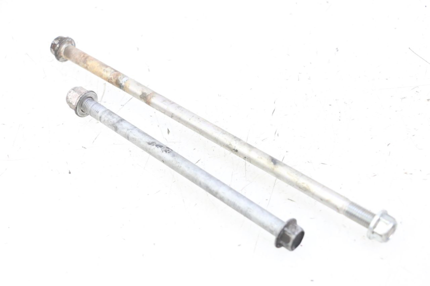 photo de EIXO DO MOTOR SUZUKI GSR 750 (2011 - 2017) - Pontos de fixação
