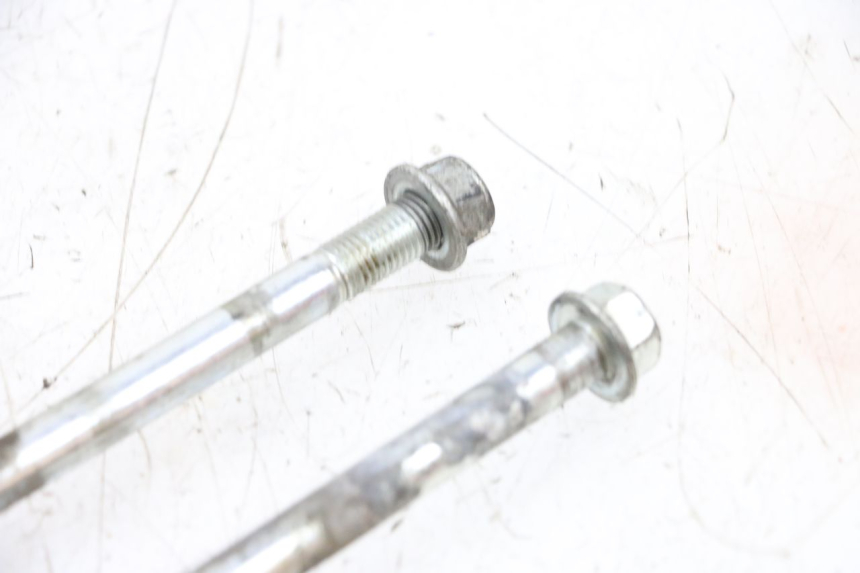 photo de EIXO DO MOTOR SUZUKI GSXR GSX-R 1000 (2003 - 2004) - Pontos de fixação
