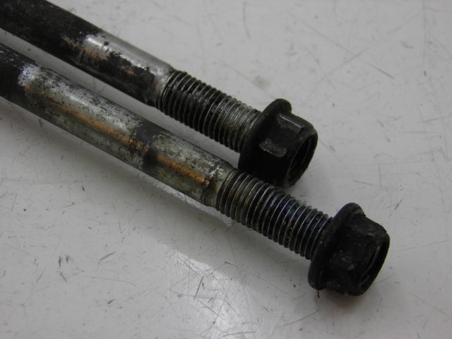photo de EIXO DO MOTOR SUZUKI GSF N BANDIT 600 (1996 - 1999) - Zoom do estado de desgaste