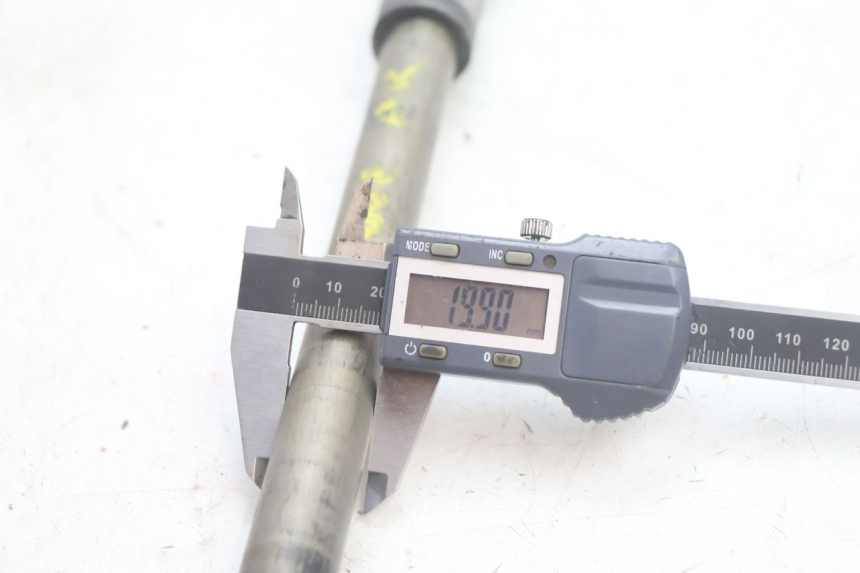 photo de EIXO DA RODA TRASEIRA SUZUKI BURGMAN EXECUTIVE ABS 650 (2006 - 2012) - Ampliação técnica