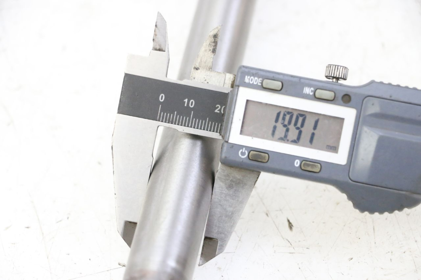 photo de EIXO DA RODA TRASEIRA YAMAHA FJ 36Y 1100 (1984 - 1985) - Detalhe da peça