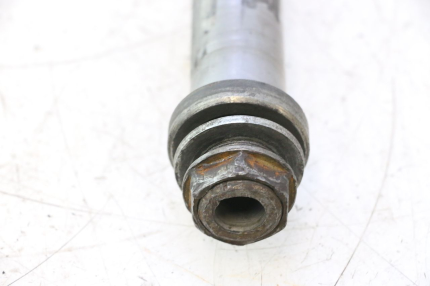 photo de EIXO DA RODA TRASEIRA GILERA GP 800 (2007 - 2013) - Detalhe da peça