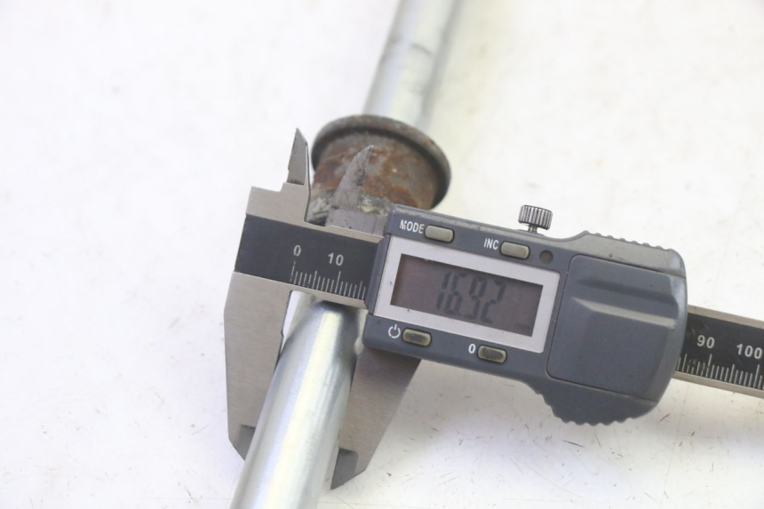 photo de EIXO DA RODA TRASEIRA KAWASAKI GPX R WARBIRD 600 (1988 - 1993) - Ampliação técnica