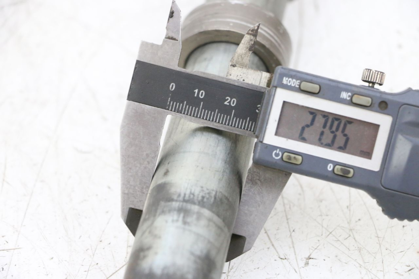 photo de EIXO DA RODA TRASEIRA SUZUKI GSXR GSX-R 1000 (2003 - 2004) - Detalhe da peça