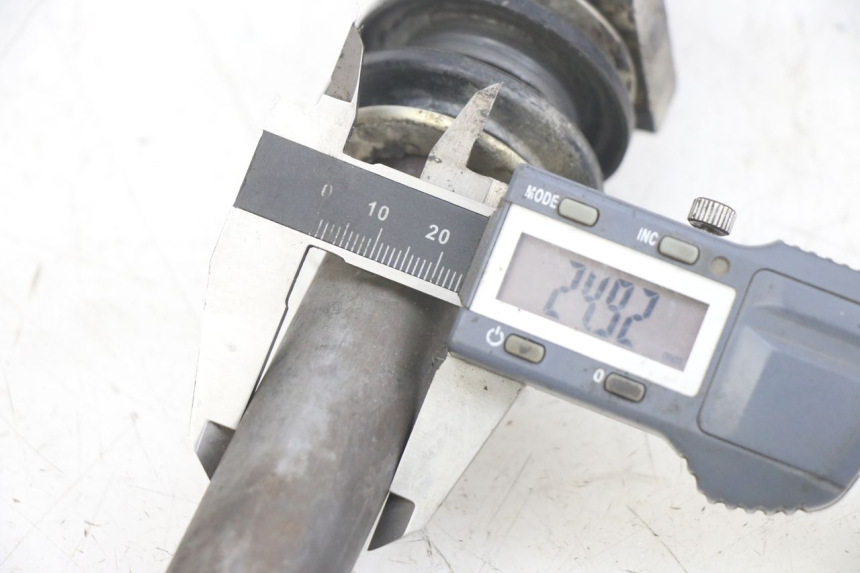 photo de EIXO DA RODA TRASEIRA KAWASAKI KXF KX-F 250 (2012 - 2014) - Detalhe da peça