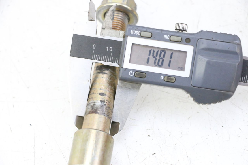 photo de EIXO DA RODA TRASEIRA APOLLO RFZ 150 - Detalhe da peça