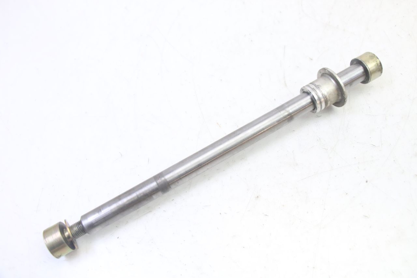 photo de EIXO DA RODA TRASEIRA TRIUMPH SPRINT 900 (1995 - 1998) - Detalhe da peça