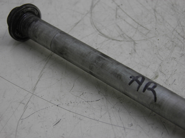 photo de EIXO DA RODA TRASEIRA SUZUKI TU X TUX VOLTY 125 (1999 - 2001) - Detalhe da peça