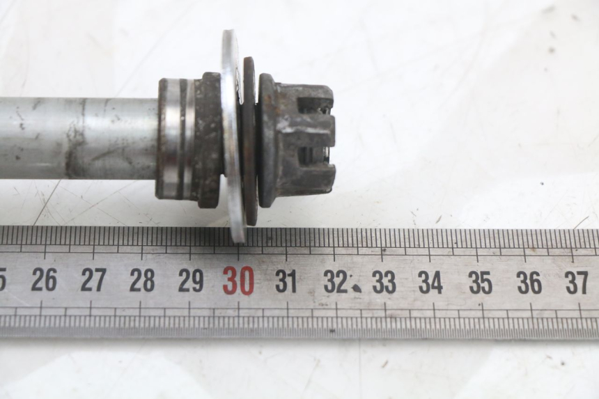 photo de EIXO DA RODA TRASEIRA YAMAHA TDR DELTABOX 125 (1997 - 2003) - Outro ângulo de visão