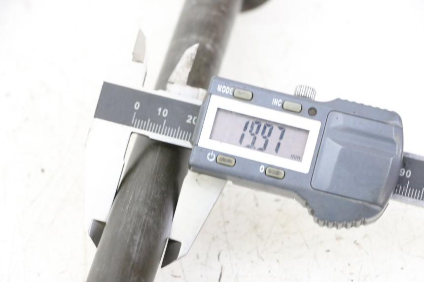 photo de EIXO DA RODA TRASEIRA YAMAHA FZS FAZER 600 (2001 - 2003) - Detalhe da peça
