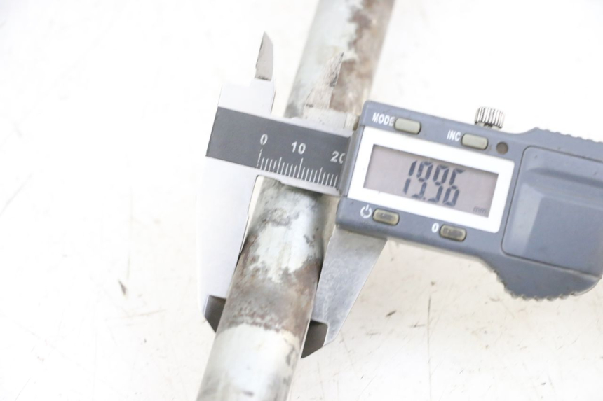 photo de EIXO DA RODA TRASEIRA KAWASAKI ZR 7 750 (1999 - 2004) - Detalhe da peça