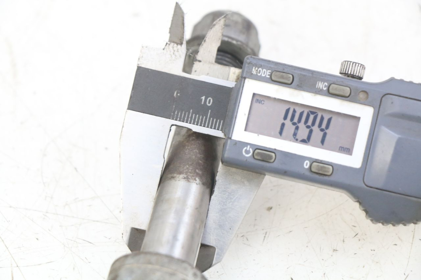 photo de EIXO DA RODA DIANTEIRA HONDA CM 125 (1983 - 2003) - Ampliação técnica