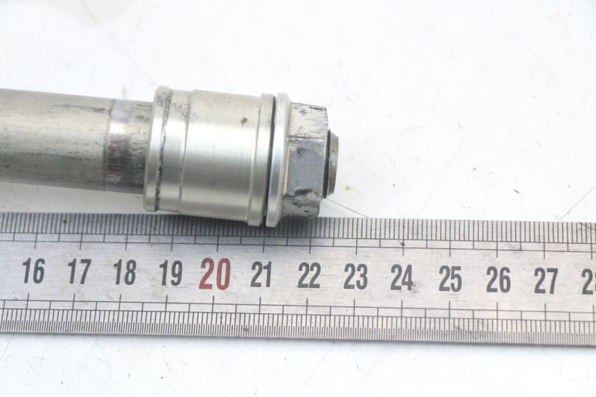photo de EIXO DA RODA DIANTEIRA HONDA CRF R 250 (2020 - 2021) - Zoom do estado de desgaste