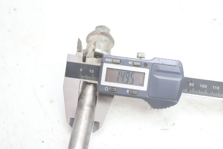 photo de EIXO DA RODA DIANTEIRA SUZUKI DR S 600 (1985 - 1989) - Ampliação técnica