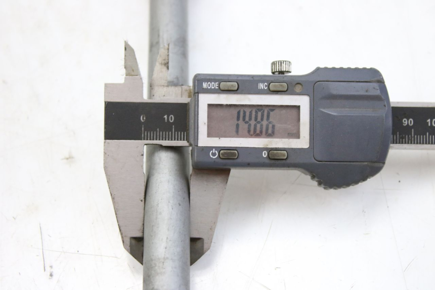 photo de EIXO DA RODA DIANTEIRA HONDA FES S-WING SWING ABS 125 (2007 - 2015) - Ampliação técnica