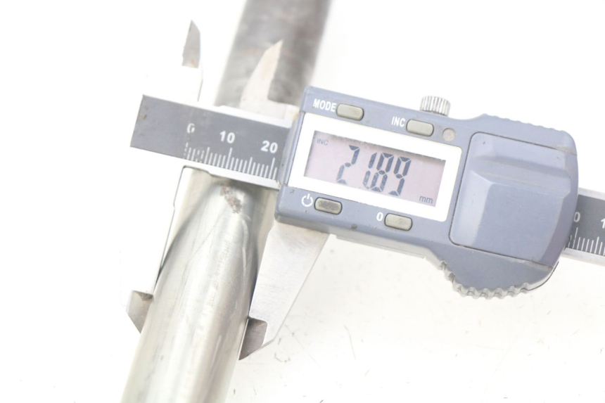 photo de EIXO DA RODA DIANTEIRA YAMAHA FJR ABS 1300 (2006 - 2012) - Detalhe da peça
