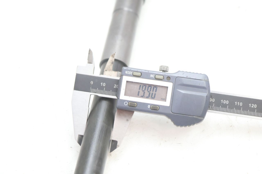 photo de EIXO DA RODA DIANTEIRA YAMAHA FJR 1300 (2001 - 2005) - Vista geral