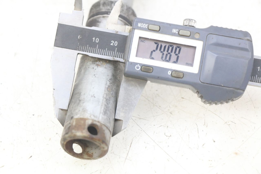 photo de EIXO DA RODA DIANTEIRA HONDA FJS SILVERWING SILVER WING 400 (2009 - 2016) - Detalhe da peça
