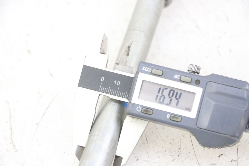 photo de EIXO DA RODA DIANTEIRA HONDA FORZA ABS 300 (2013 - 2017) - Ampliação técnica